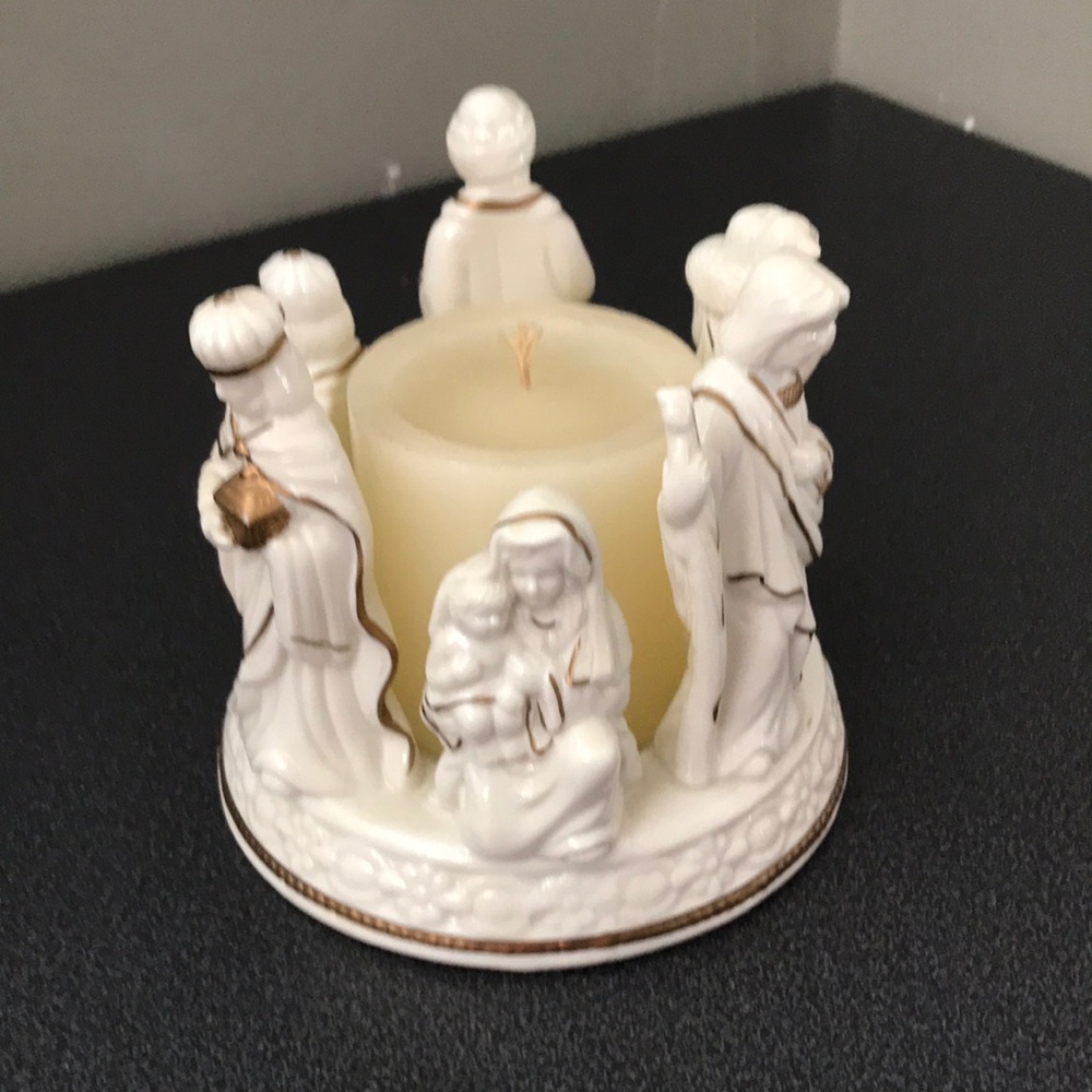 Vintage Nativity Circle Ceramic Candle Holder with Gold Trim Candle Included
